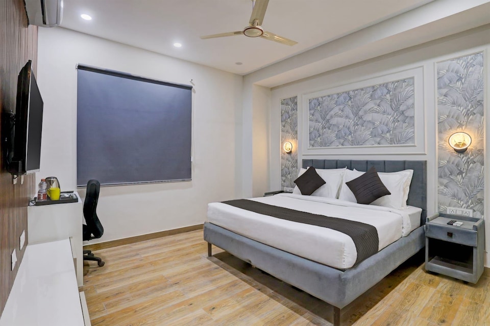  Townhouse Oak Sector 18 Metro Station Formerly Raasha Inn , Noida City, Noida