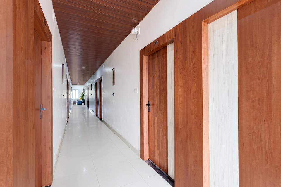 Super Collection O Baramunda Bus Terminal Formerly Hotel Bansal Residency, Khandagiri Bhubaneswar, Bhubaneswar