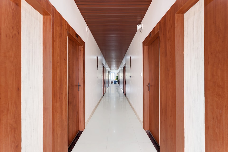Super Collection O Baramunda Bus Terminal Formerly Hotel Bansal Residency, Khandagiri Bhubaneswar, Bhubaneswar