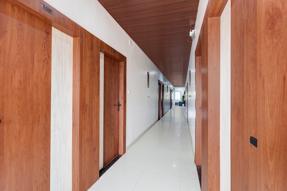 Super Collection O Baramunda Bus Terminal Formerly Hotel Bansal Residency, Khandagiri Bhubaneswar, Bhubaneswar