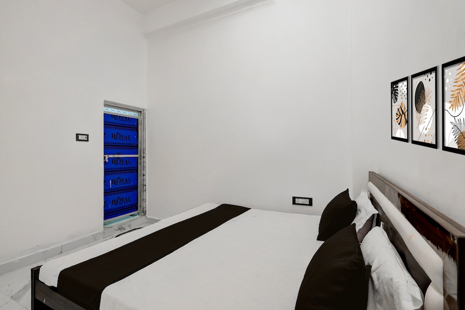 SPOT ON Galaxy Hotal, Chowk Allahabad, Prayagraj