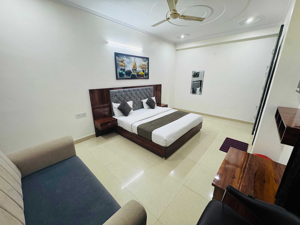 Hotel O Royal Discovery, Okhla Jasola Delhi, Delhi