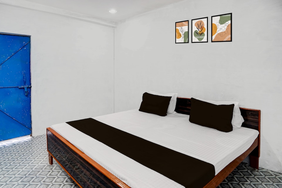 SPOT ON 6100 Luxury Club , Rambagh Allahabad, Prayagraj