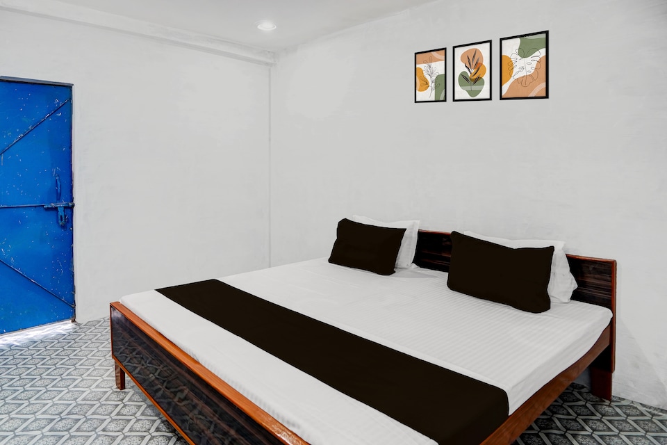 SPOT ON 6100 Luxury Club , Rambagh Allahabad, Prayagraj