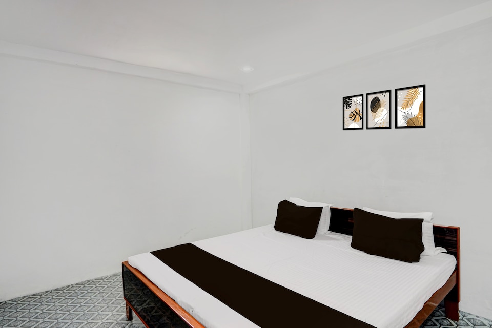 SPOT ON 6100 Luxury Club , Rambagh Allahabad, Prayagraj