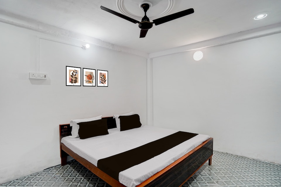 SPOT ON 6100 Luxury Club , Rambagh Allahabad, Prayagraj