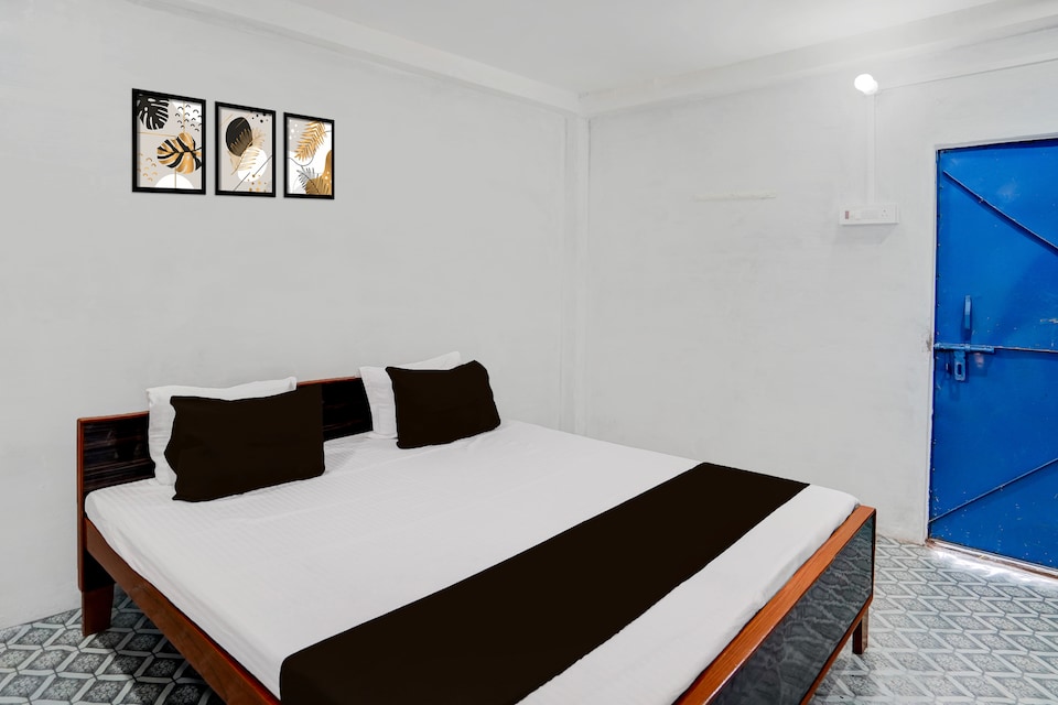 SPOT ON 6100 Luxury Club , Rambagh Allahabad, Prayagraj