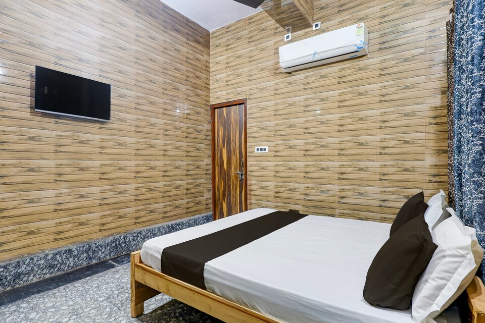 OYO HOTEL RAAS, Aligarh, Aligarh