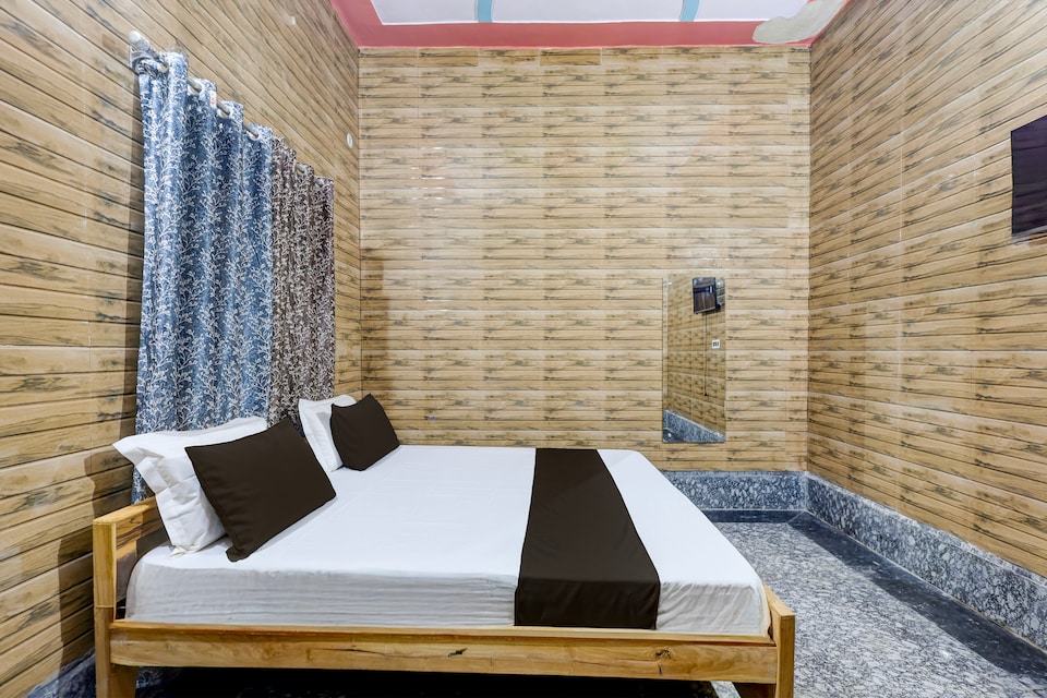 OYO HOTEL RAAS, Aligarh, Aligarh