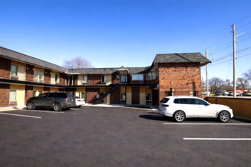 The Queen B Motel, Detroit-Warren , Warren MI, Warren MI