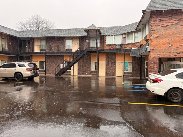 The Queen B Motel, Detroit-Warren 