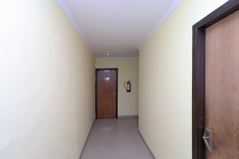 OYO 13474 Punjab Regency, Avas Vikas, Rudrapur