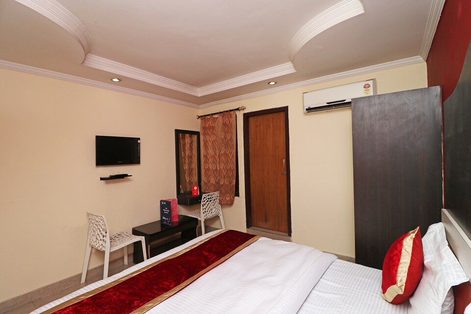 OYO 13474 Punjab Regency, Avas Vikas, Rudrapur