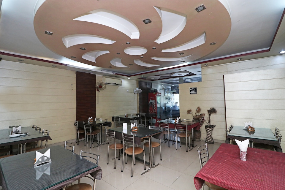 OYO 13474 Punjab Regency, Avas Vikas, Rudrapur