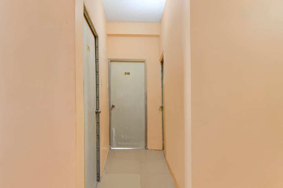 Hotel O Santoshpur Lakeview Formerly Bellavita Guest House, Ruby Hospital Kolkata, Kolkata