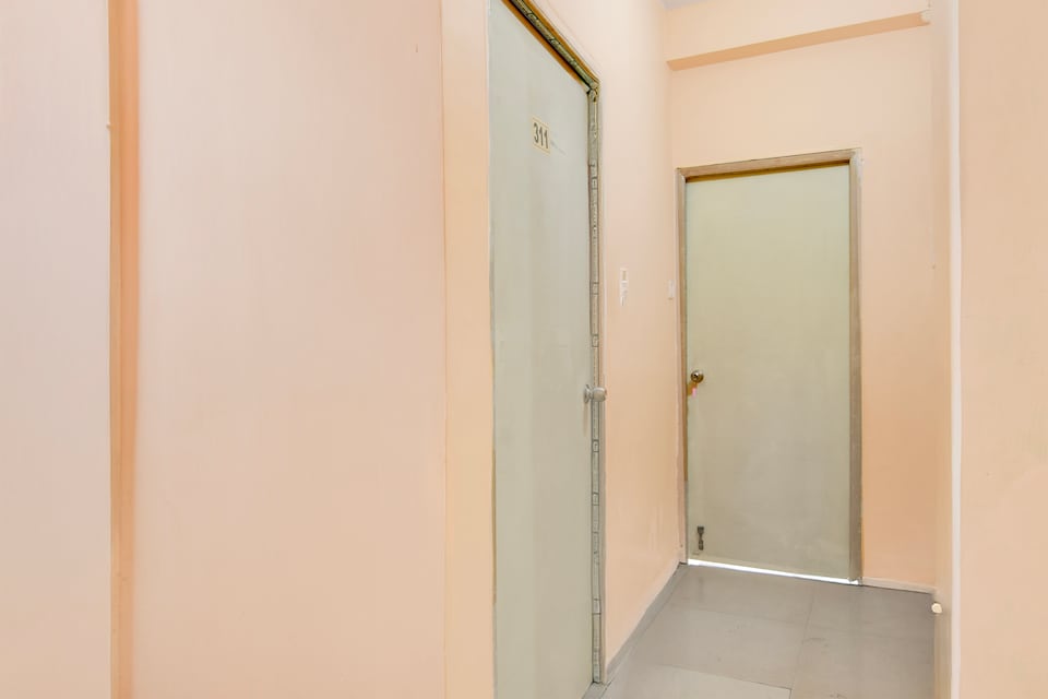 Hotel O Santoshpur Lakeview Formerly Bellavita Guest House, Ruby Hospital Kolkata, Kolkata