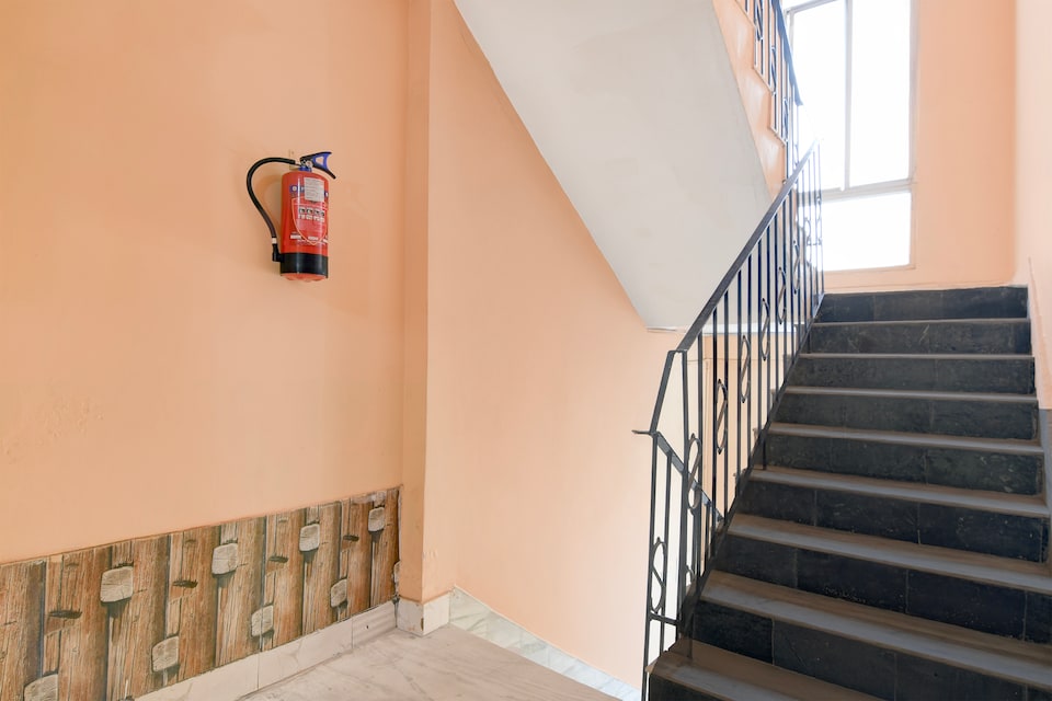 Hotel O Santoshpur Lakeview Formerly Bellavita Guest House, Ruby Hospital Kolkata, Kolkata