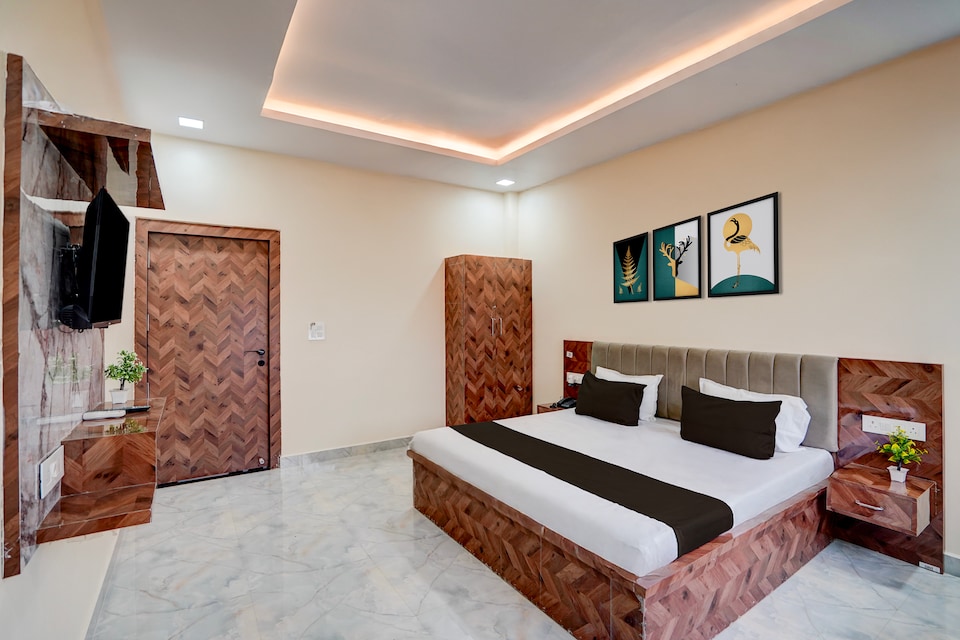 Hotel O Baba Dhaba Restaurant & Hotel , Rambagh Allahabad, Prayagraj