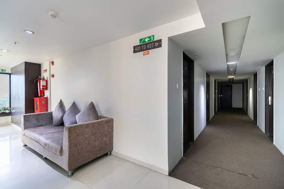 Capital O 13479 Hotel Grand Nakshatra, Gnaesh Chokdi, Anand