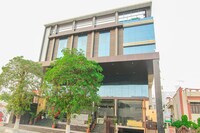 Capital O Hotel Moments Near Phoenix United Lucknow