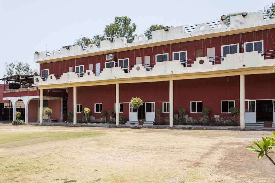 OYO 13496 होटल रॉयल पार्क, Rau, इंदौर