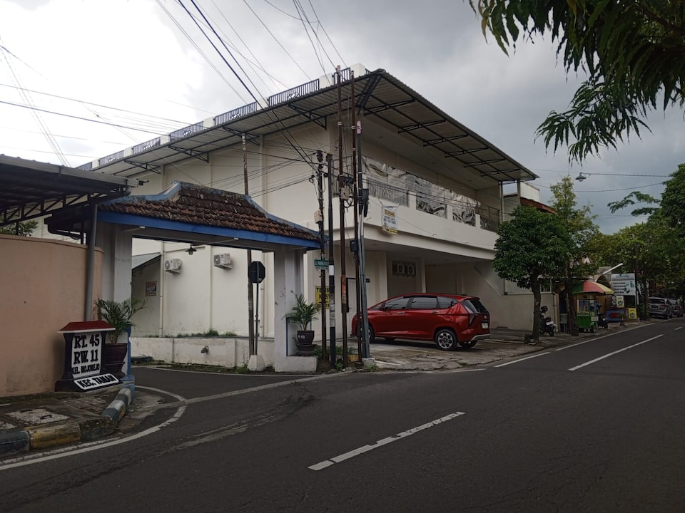 OYO 95103 Madiun Dkost Syariah, Madiun, Madiun