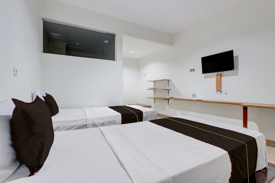 Townhouse Oak near The Park Mall Solo formerly D’Nawasena Guest House, Solo, Solo