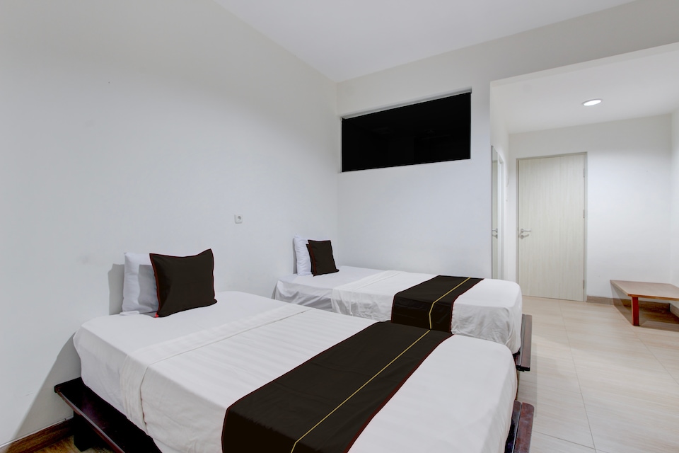 Townhouse Oak near The Park Mall Solo formerly D’Nawasena Guest House, Solo, Solo