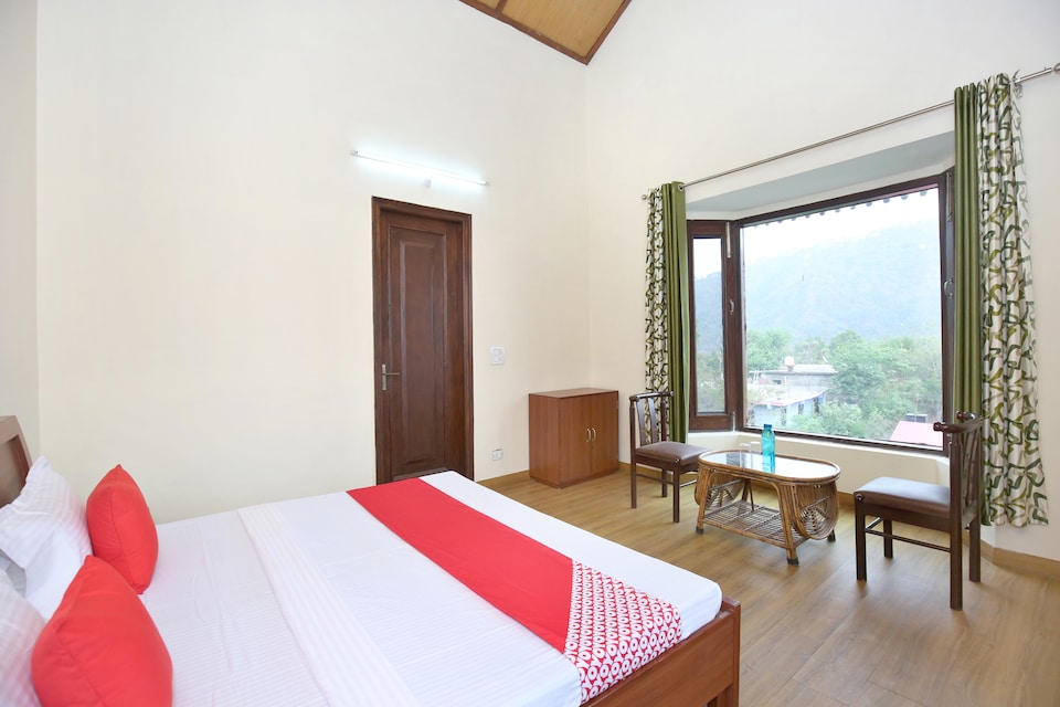 OYO Home 13529 Exotic 3BHK, Kasauli, Kasauli