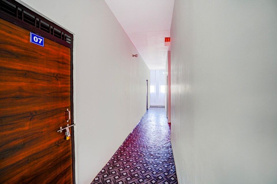 SPOT ON Hotel Blue Rain, Vikas Nagar Lucknow, Lucknow