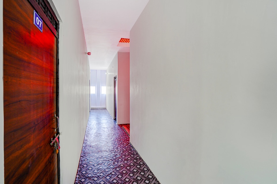 SPOT ON Hotel Blue Rain, Vikas Nagar Lucknow, Lucknow