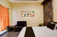 SPOT ON The Highway Courtyard