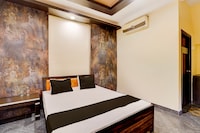 SPOT ON The Highway Courtyard