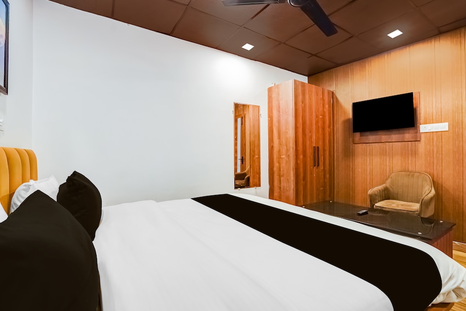 Hotel O YU Hotel, Fazal Ganj Kanpur, Kanpur