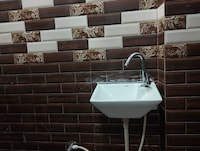 SPOT ON RR HOTEL & RESTAURANT