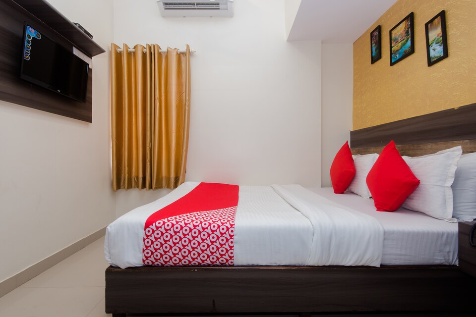 OYO 13540 Golden Palace, Andheri West, Mumbai