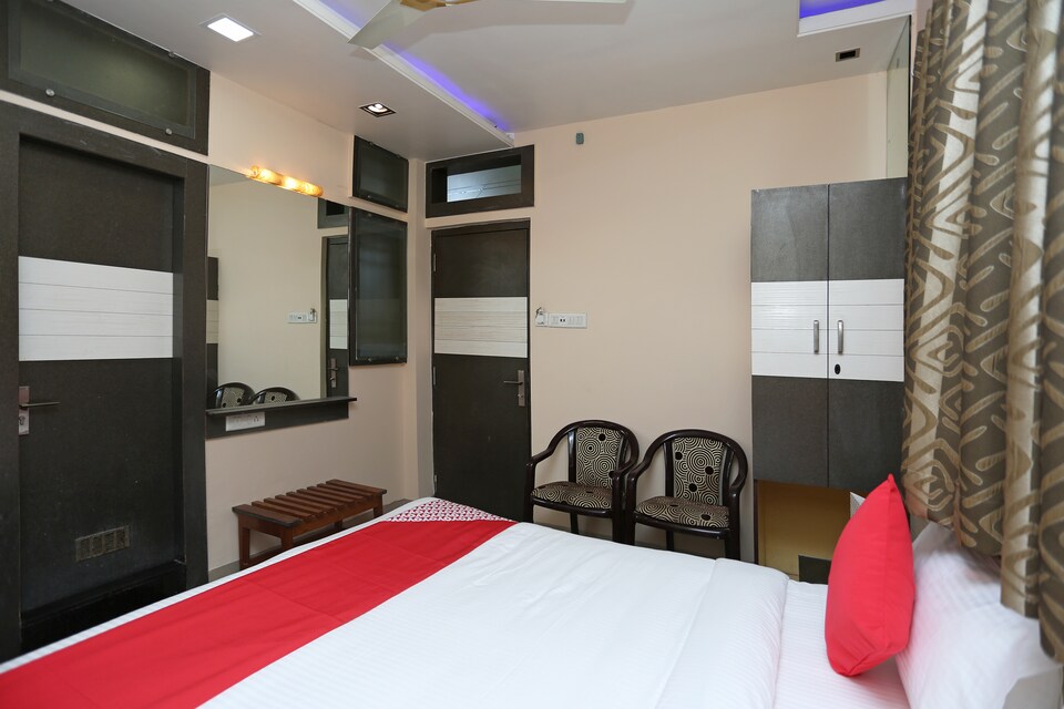 OYO Hotel City Palace, Station Road - Raipur, रायपुर