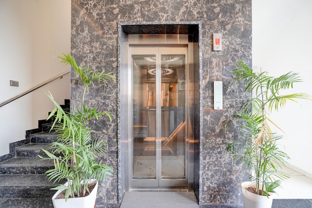 Super Townhouse Oak T. Narasipura Road Formerly Hotel Nishara