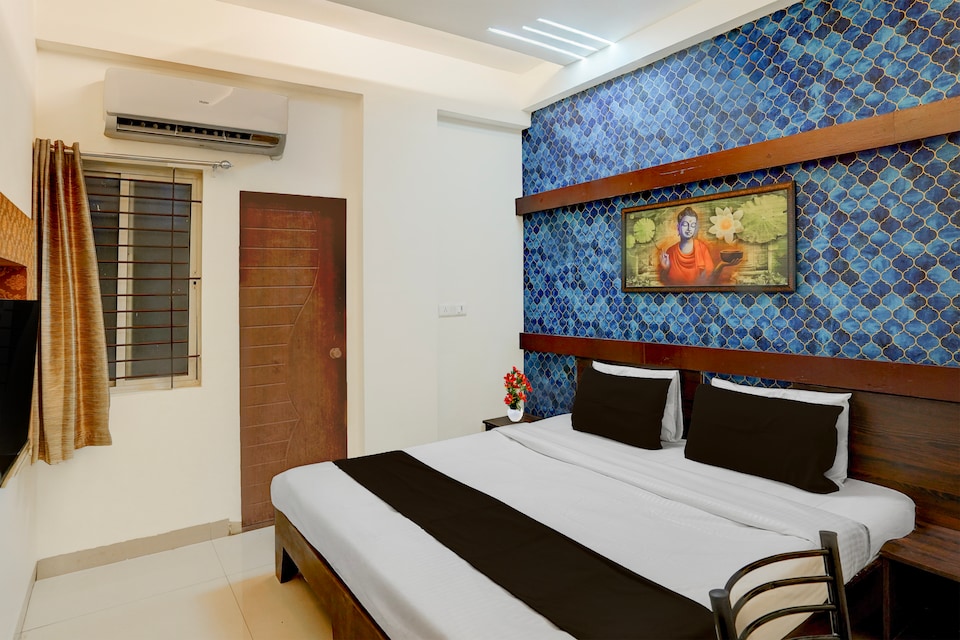 Super Collection O Meghdoot Garden Formerly Hotel Shree Krishna Avenue, Vijay Nagar Indore, Indore