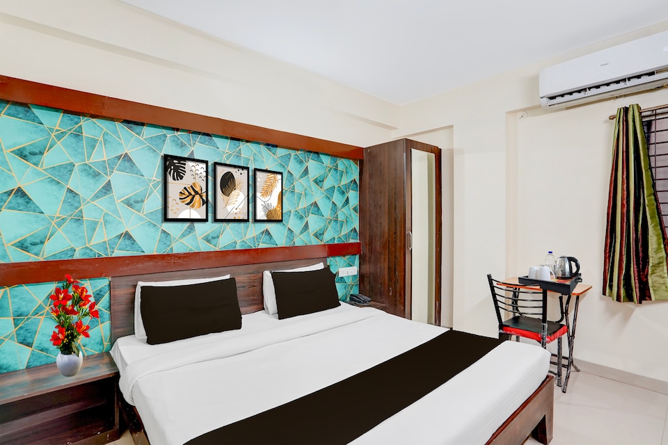 Super Collection O Meghdoot Garden Formerly Hotel Shree Krishna Avenue, Vijay Nagar Indore, Indore