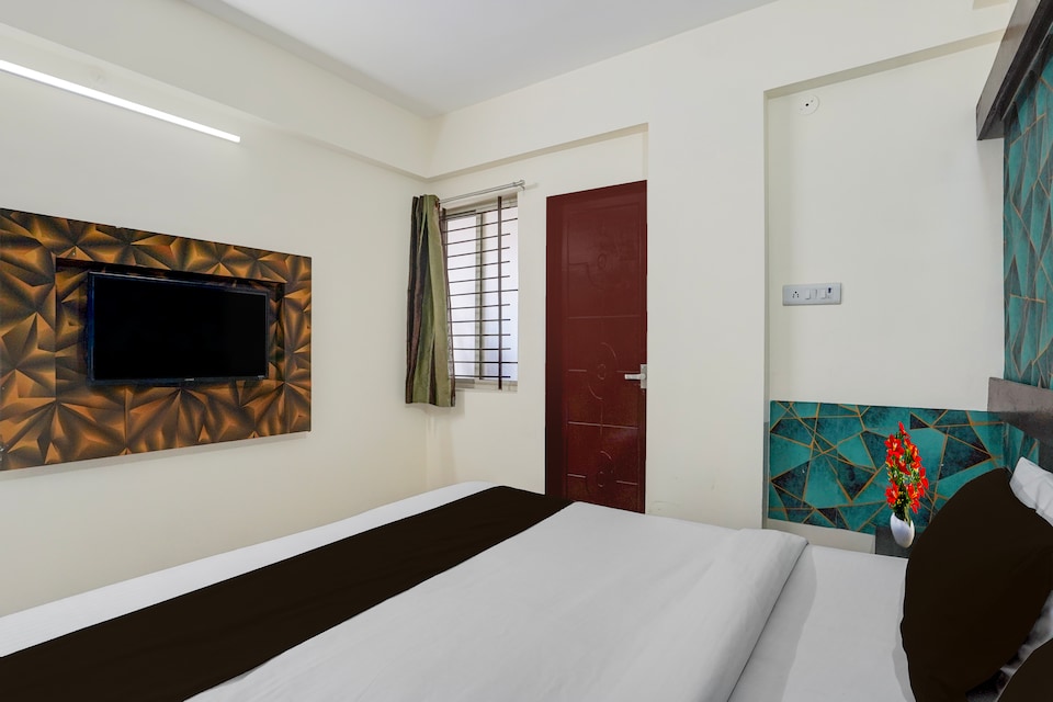 Super Collection O Meghdoot Garden Formerly Hotel Shree Krishna Avenue, Vijay Nagar Indore, Indore