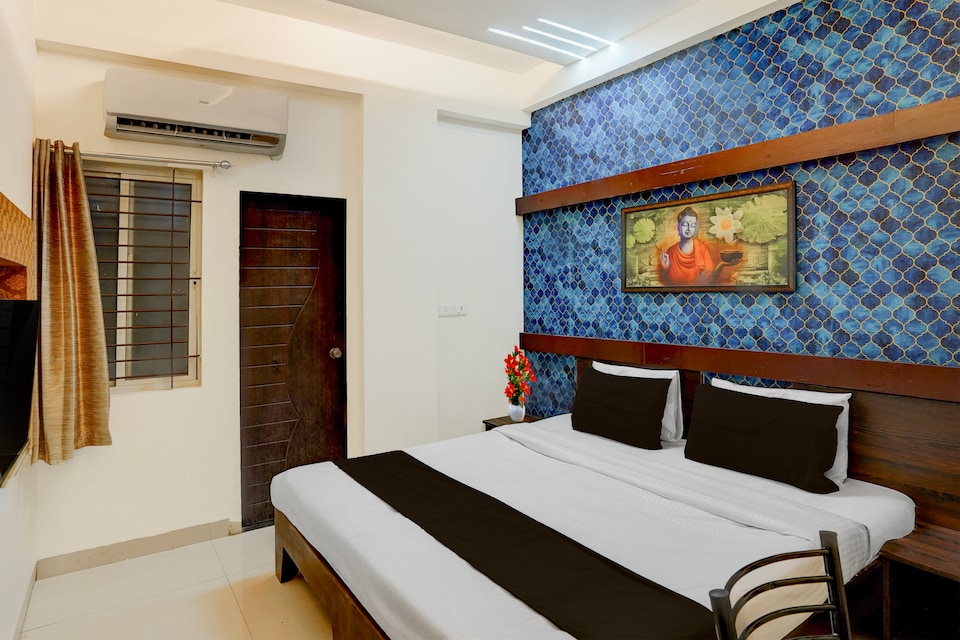 Super Collection O Meghdoot Garden Formerly Hotel Shree Krishna Avenue, Vijay Nagar Indore, Indore