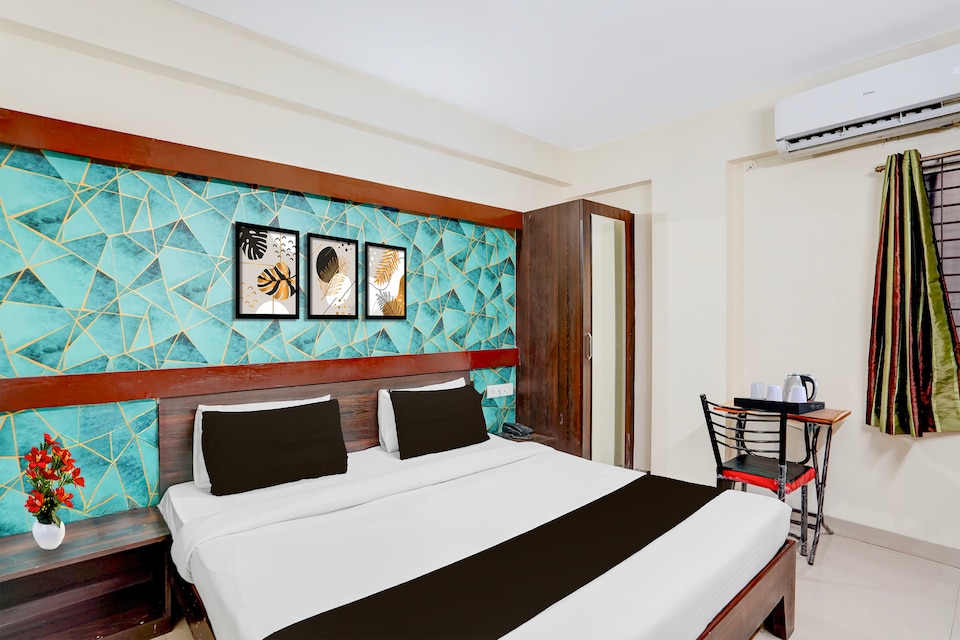 Super Collection O Meghdoot Garden Formerly Hotel Shree Krishna Avenue, Vijay Nagar Indore, Indore
