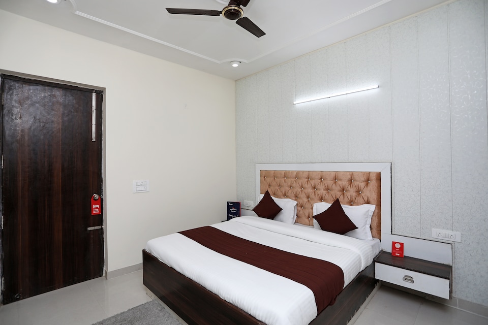 OYO Amber Inn Near Omaxe Celebration Mall, Medanta, Gurgaon