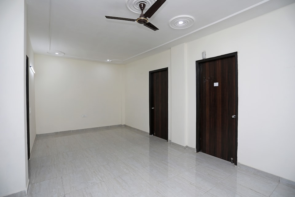 OYO Amber Inn Near Omaxe Celebration Mall, Medanta, Gurgaon