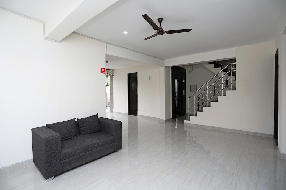 OYO Amber Inn Near Omaxe Celebration Mall, Medanta, Gurgaon