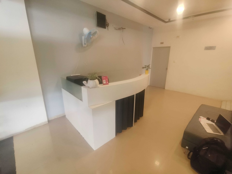  Hotel O Stay In , Jetalpur Road Vadodara, Vadodara