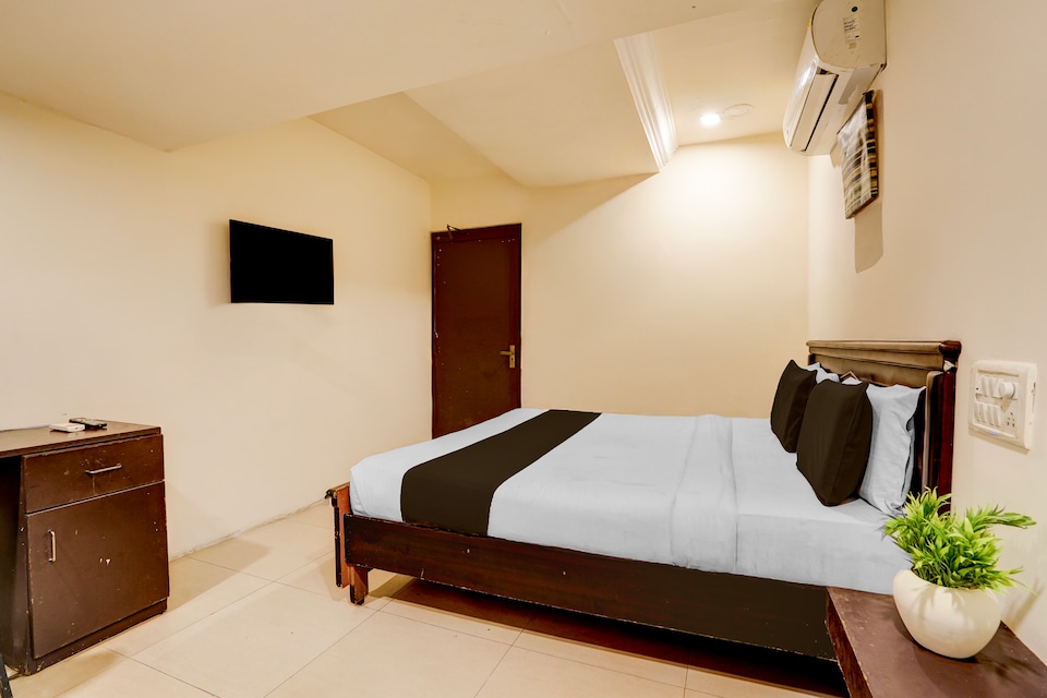 Super Hotel O Benz Circle Vijaywada Formerly Akshaya Pride, MG Road Vijayawada, Vijayawada