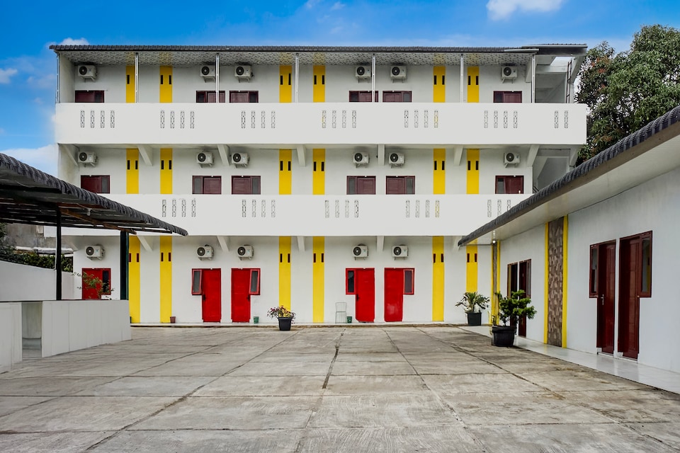 Hotel O near Ring Road City Walks formerly Graha Aisyah, Medan, Medan