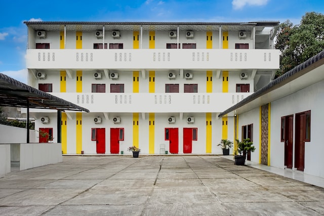 Hotel O near Ring Road City Walks formerly Graha Aisyah